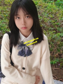 里里  150  40  A 18歲  #無毛水嫩小穴穴美妞  年紀小 但是性...