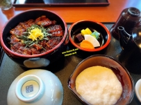 我吃泡麵  你吃鰻魚飯  這是赤裸裸的“凡爾賽“