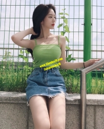 小緑：156 C 23 46  這樣可愛聽話的小美眉也下去手按住粉嫩...
